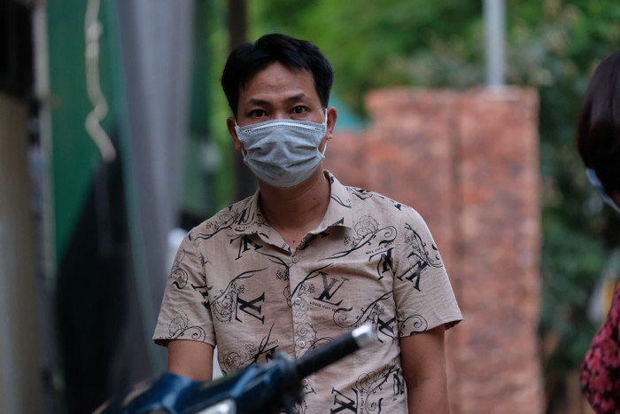 Anh Nguyễn Ngọc Tuân, chủ thầu xây dựng (quê Thái Bình) cũng rơi vào tình cảnh cuộc sống khó khăn.