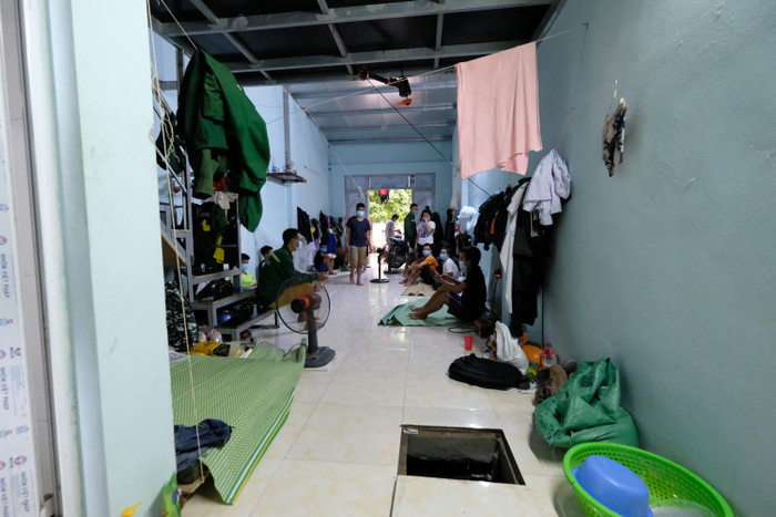 Dù thiếu thốn, bí bách nhưng cũng đành phải chấp nhận do dịch bệnh.