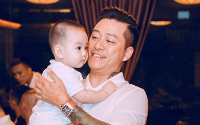 Mừng sinh nhật con trai cưng, Tuấn Hưng tiết lộ con út chịu nhiều thiệt thòi hơn anh chị Ảnh 2