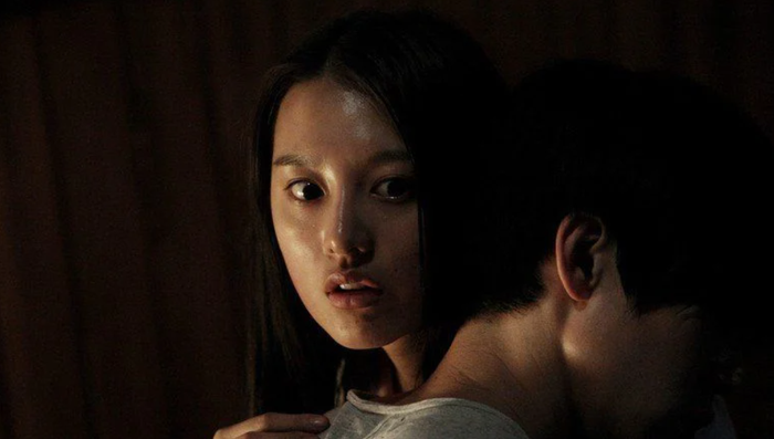 Với phần 4 của chuỗi series Horror Stories mang tên Ambulance On The Death Zone, khán giả sẽ được chứng kiến hành trình truy tìm nguồn gốc của vi-rút khiến thành phố ngập tràn những xác sống.