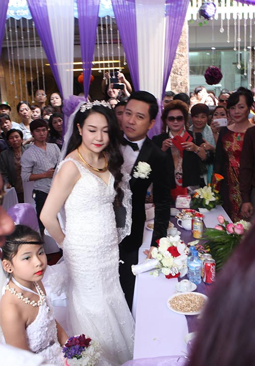 Nhiều thông tin cho rằng tại thời điểm làm đám cưới, Hương Baby đang mang thai.