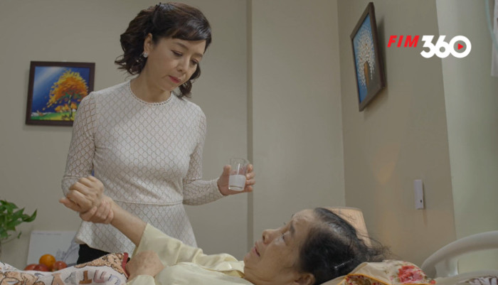 Tập 17 'Mặt nạ hạnh phúc': Cặp nhân tình NSND Trung Anh và NSƯT Chiều Xuân bị bắt gian hẹn hò tại trận Ảnh 16