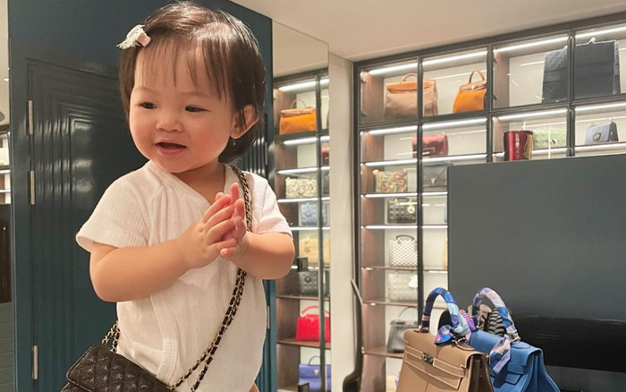Cường Đô La chia sẻ khoảnh khắc đáng yêu của 'công chúa nhỏ', dân tình xuýt xoa bởi món hàng hiệu này! Ảnh 2
