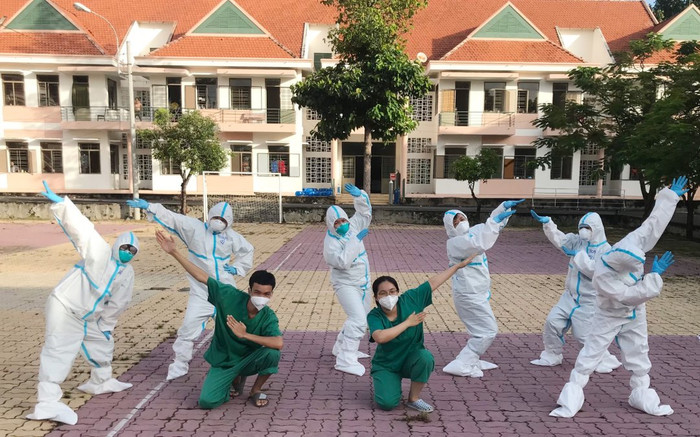 Bức thư gửi các bác sĩ nội trú chuẩn bị lên đường chống dịch lay động nhiều trái tim Ảnh 2