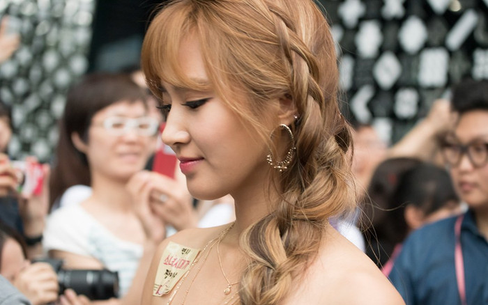 Mùa dịch covid: Mách nàng 10 kiểu tóc tết xinh xắn khi họp Zoom công việc Ảnh 2