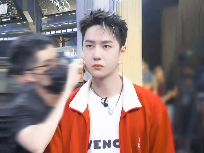 Vương Nhất Bác lột xác thế nào tại Street Dance of China 4? Ảnh 8