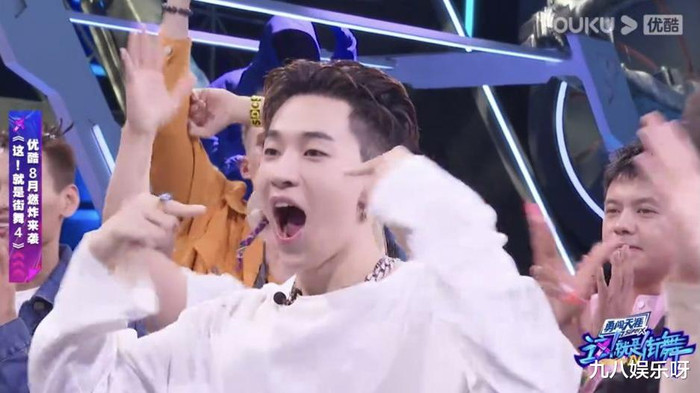 Street Dance of China 4: Han Geng mua cà phê, Vương Nhất Bác hoạt ngôn chào hỏi mọi người Ảnh 7