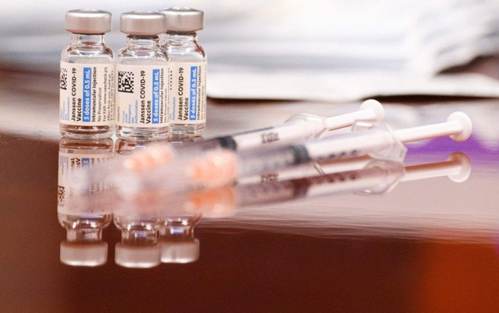 Người chưa tiêm vaccine Covid-19 có nguy cơ tái nhiễm cao gấp đôi Ảnh 2