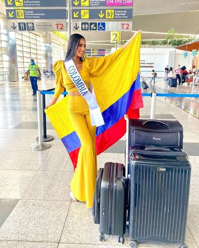 Đại diện Colombia nổi bật tronh bộ cánh rực rỡ...