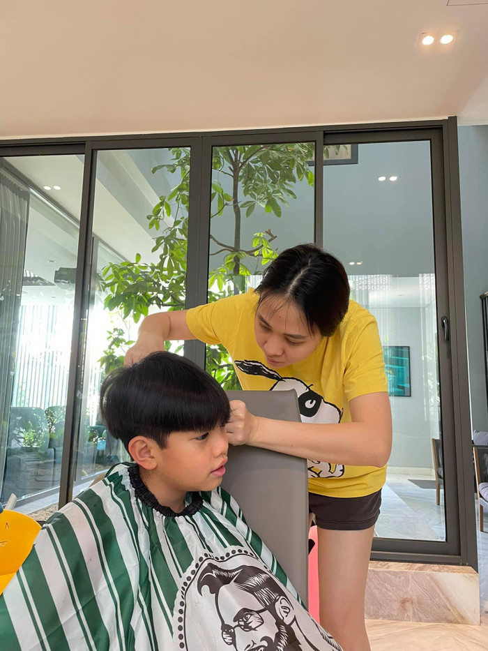 Đàm Thu Trang tỉ mỉ thiết kế cho Subeo quả đầu 'cực chất'.