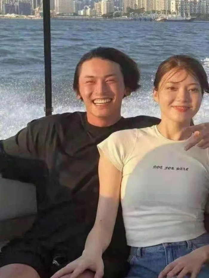 Bạn gái tin đồn của Triết Hạn tên Vương Bội Văn