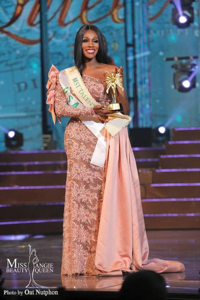 Đăng quang Miss International Queen 2019, nhưng Jazell Barbie chưa bao giờ tự tin về gương mặt của mình. Cô nhiều lần phải nhận không ít bình luận trái chiều từ khán giả.