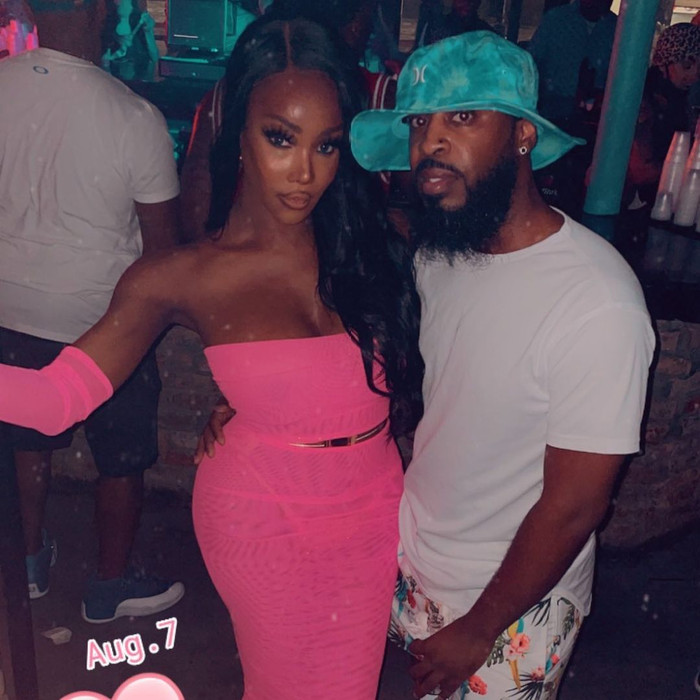 Chiếc cằm nhỏ, sống mũi thon gọn đi cùng phần xương quai hàm sắc cạnh là những điểm dễ thấy cho sự thay đổi của chân dài. 