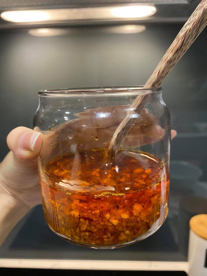 Ngoài ra, người đẹp còn tự tay làm sa tế để đảm bảo sức khoẻ... 