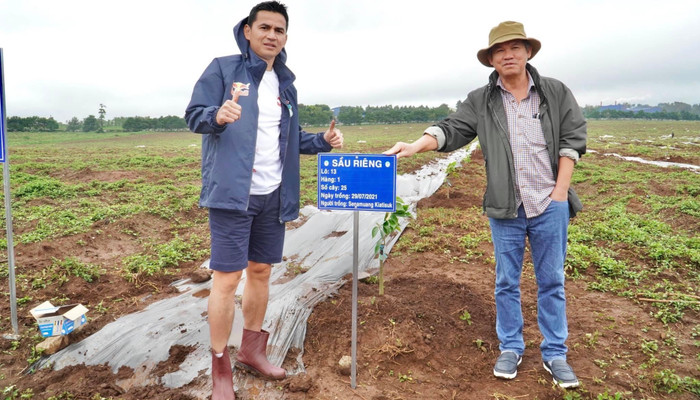 Vì chữ tình của bầu Đức, Kiatisak không chia tay HAGL khi chưa hết hợp đồng. 