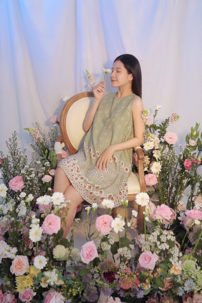 Hình ảnh Thiên An thời điểm làm việc ở studio lúc mang bầu