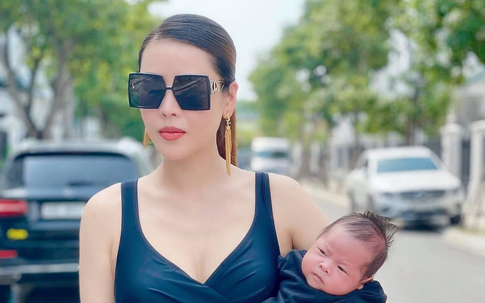 Quế Vân khiến dân tình 'thót tim' khi bế con bằng một tay Ảnh 2