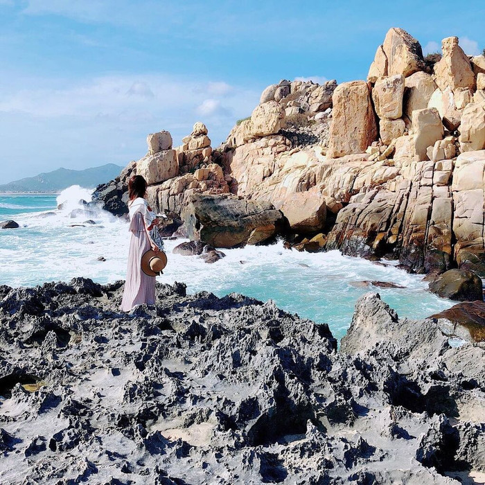 Bạn gái cũ của Jack có vẻ rất thích đến những địa điểm có biển. Người đẹp từng lên lịch trình cho cung đường Phú Yên - Quy Nhơn cùng nhóm bạn. 