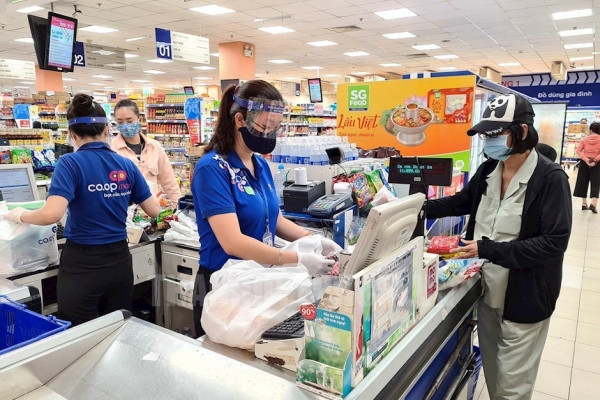TP.HCM cho phép nhân viên siêu thị ra đường sau 18h. Ảnh minh họa