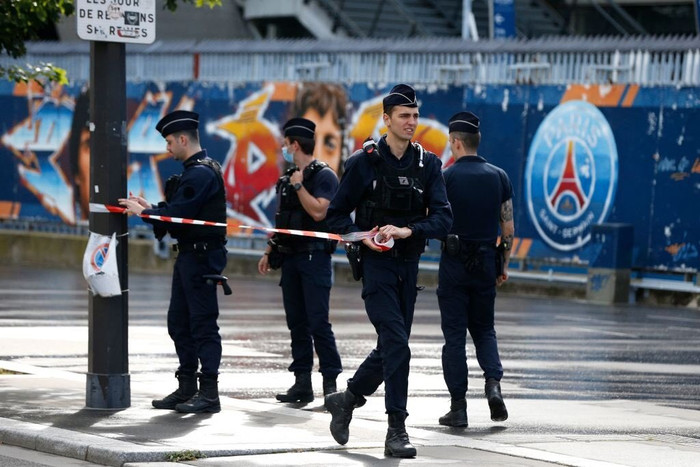 Fan PSG thất vọng vì chờ mãi chưa thấy Messi xuất hiện Ảnh 4