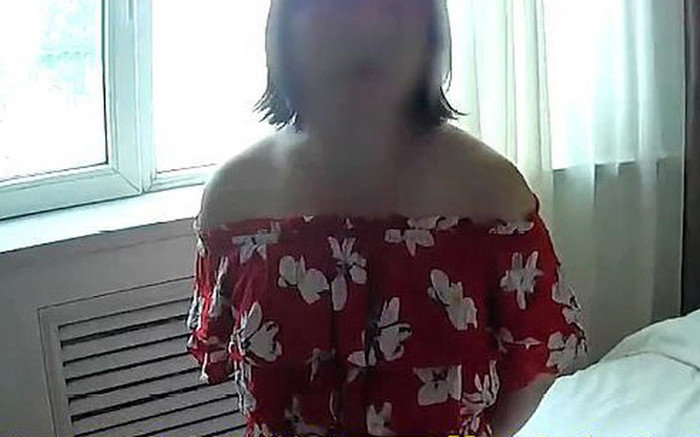 Bắt gái bán dâm hành nghề ngay tại nhà, cảnh sát hoang mang trước thân thế của cô ả Ảnh 2