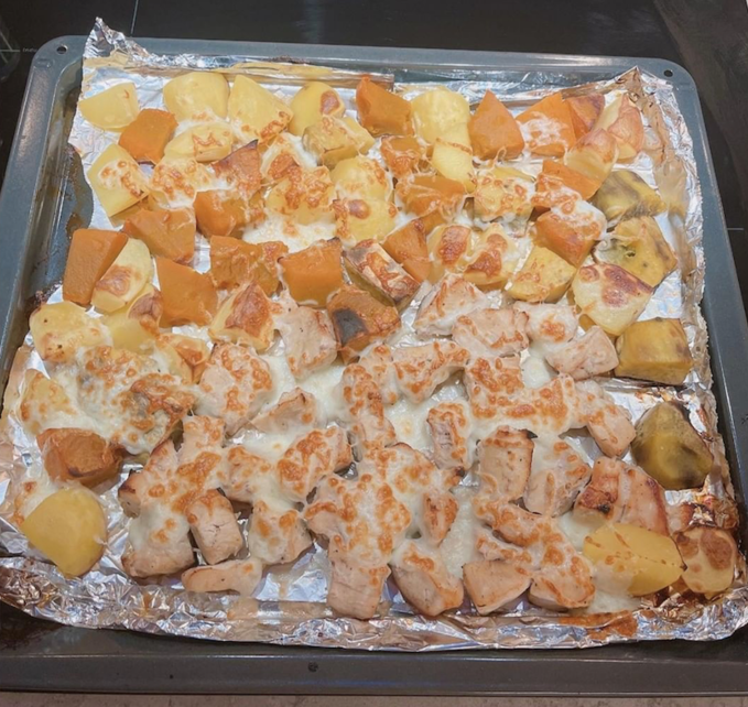 Chế biến món ức gà rau củ nướng phô mai béo ngậy trông thật ngon và bắt mắt