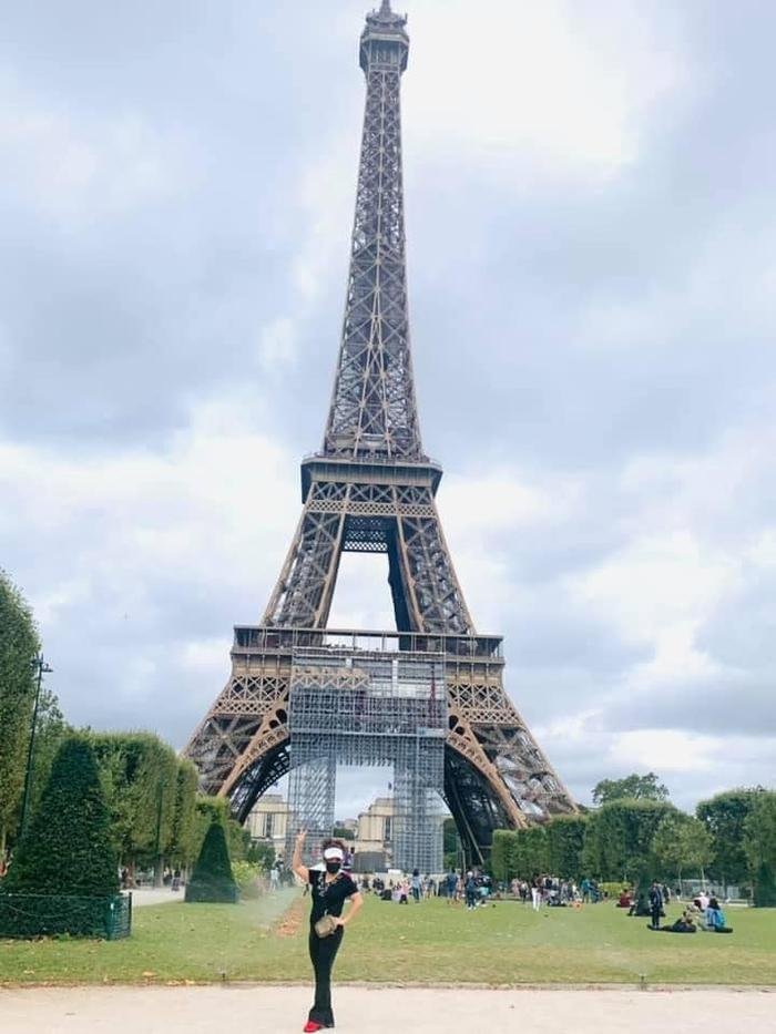 Nathan Lee ghen tị khi mẹ ruột được check in Paris, ở nhà mới ngay sát tháp Eiffel Ảnh 2