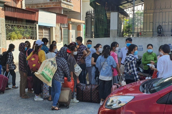  Học sinh trường Trường Cao đẳng nghề Nghi Sơn trước giờ lên đường đi thực tập