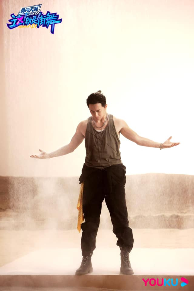 Diện mạo mới của 4 đội trưởng Street Dance of China 4: Vương Nhất Bác hóa 'ngổ ngáo boy' Ảnh 4