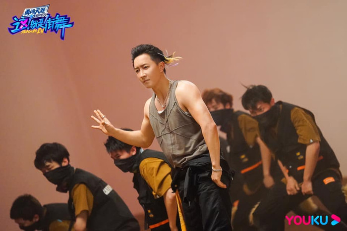 Diện mạo mới của 4 đội trưởng Street Dance of China 4: Vương Nhất Bác hóa 'ngổ ngáo boy' Ảnh 6