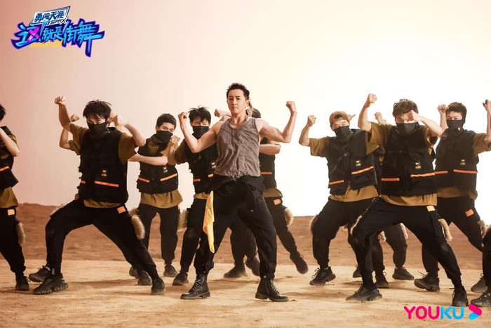 Diện mạo mới của 4 đội trưởng Street Dance of China 4: Vương Nhất Bác hóa 'ngổ ngáo boy' Ảnh 7