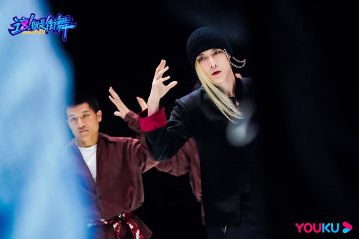 Diện mạo mới của 4 đội trưởng Street Dance of China 4: Vương Nhất Bác hóa 'ngổ ngáo boy' Ảnh 18