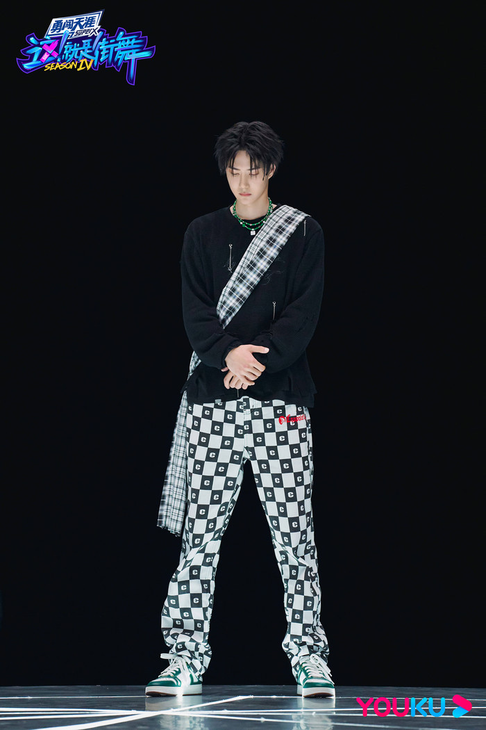 Diện mạo mới của 4 đội trưởng Street Dance of China 4: Vương Nhất Bác hóa 'ngổ ngáo boy' Ảnh 13