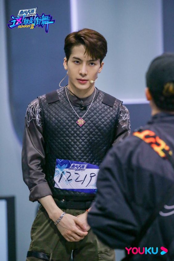 Street Dance of China 4: Vì sao Vương Nhất Bác và Lay Trương Nghệ Hưng chia nhau vị trí C? Ảnh 10