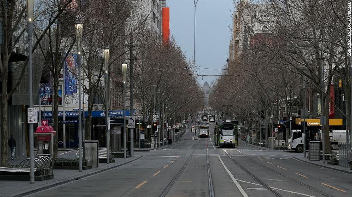 Đường phố vắng bóng người ở Melbourne trong đợt đóng cửa lần thứ 6 của thành phố, tháng 8/2021.