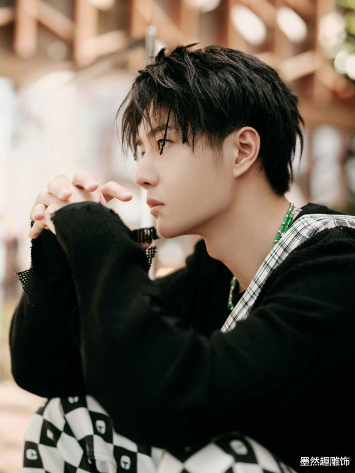 Street Dance of China 4: Vương Nhất Bác mồ hôi đầm đìa vẫn liếc 'anh trai mưa' Bouboo thắm thiết Ảnh 6