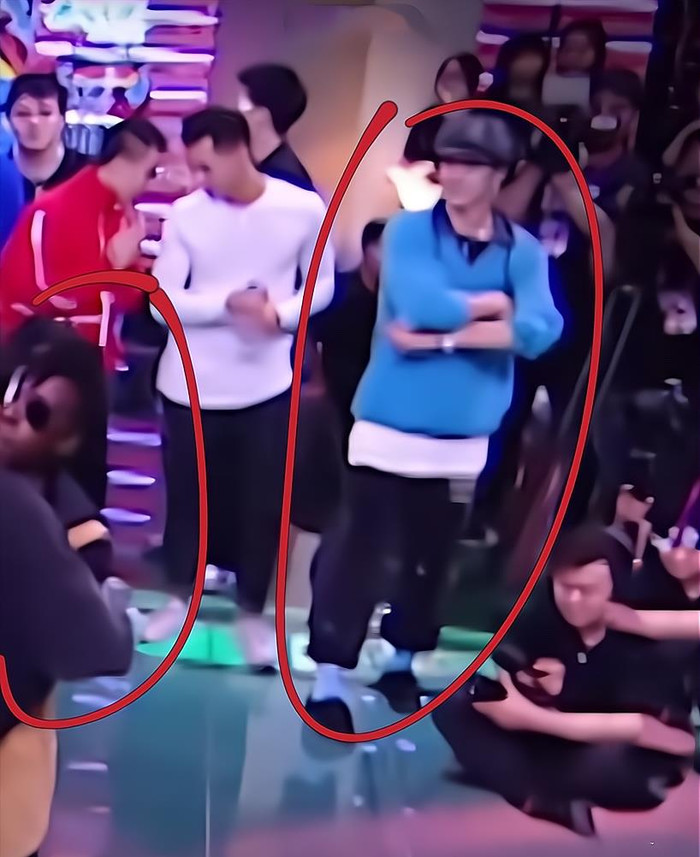 Street Dance of China 4: Vương Nhất Bác mồ hôi đầm đìa vẫn liếc 'anh trai mưa' Bouboo thắm thiết Ảnh 8