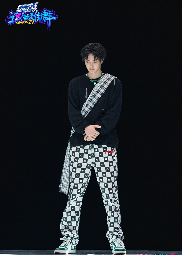 Gu thời trang của Vương Nhất Bác trong tập đầu Street Dance 4: Caro tràn đầy không khí hip-hop thời đại Ảnh 7