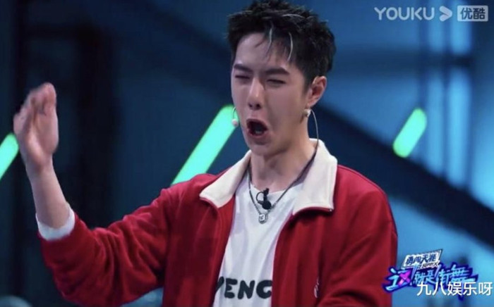 Vương Nhất Bác hú hét khi thấy thí sinh nhảy đẹp trong Street Dance of China 4 Ảnh 2