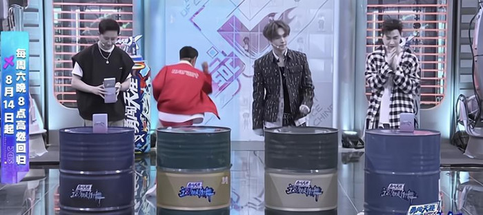 Vương Nhất Bác hú hét khi thấy thí sinh nhảy đẹp trong Street Dance of China 4 Ảnh 6