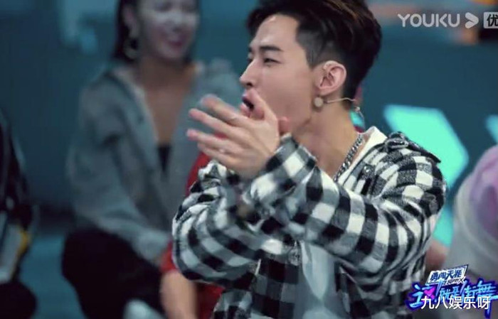 Vương Nhất Bác hú hét khi thấy thí sinh nhảy đẹp trong Street Dance of China 4 Ảnh 13