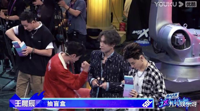 Vương Nhất Bác hú hét khi thấy thí sinh nhảy đẹp trong Street Dance of China 4 Ảnh 12