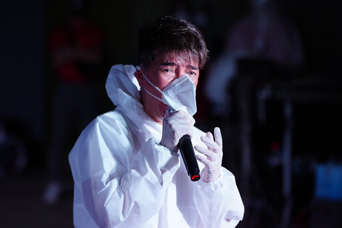 Đàm Vĩnh Hưng chi mạnh tay hỗ trợ bệnh viện dã chiến Thủ Đức.