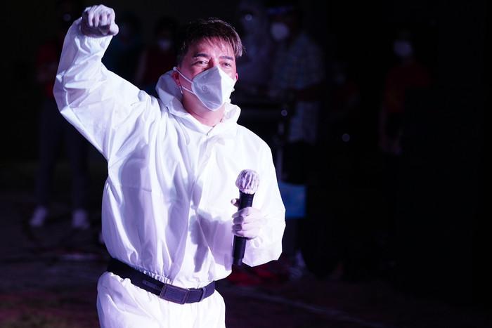 Không chỉ biểu diễn nhiệt tình, Đàm Vĩnh Hưng còn chi mạnh tay hỗ trợ bệnh viện dã chiến Thủ Đức Ảnh 9