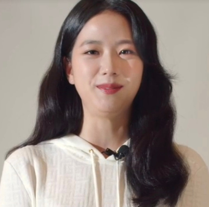 Jisoo (BLACKPINK) để lộ khuôn mặt tăng cân thấy rõ, fan lo lắng như Nancy, phản ứng của Knet gây sốc Ảnh 3