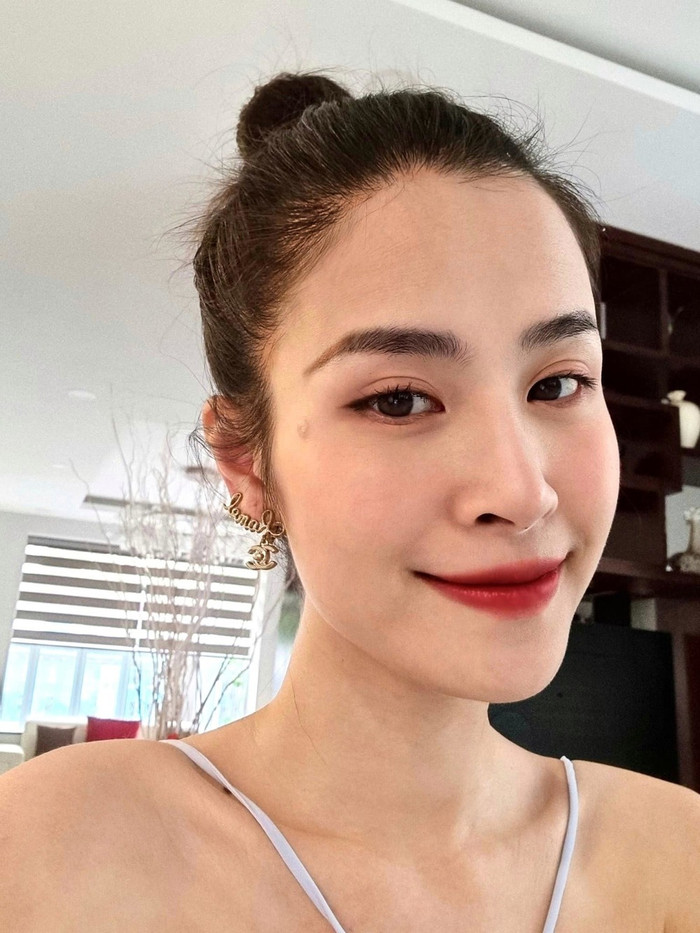 Hình ảnh mới nhất của Đông Nhi.