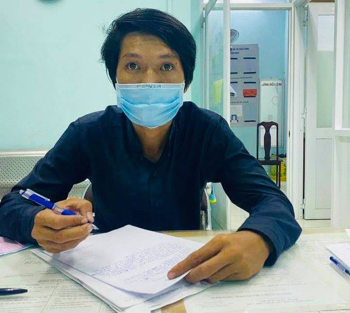 Hồ Lê Tấn Phát tại cơ quan công an. Ảnh: Người Lao Động