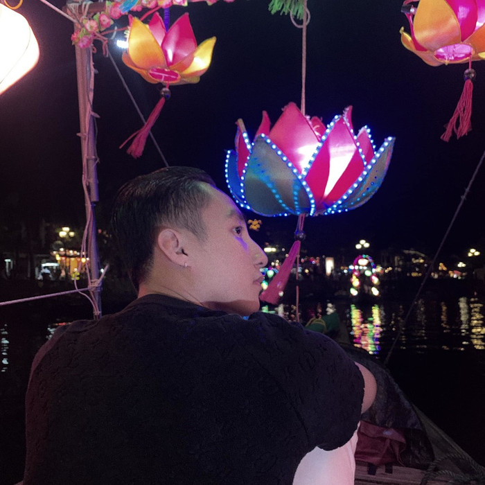 Vừa bị lôi vào ồn ào của Jack, Sơn Tùng lộ ảnh hẹn hò với 'hotgirl nhà giàu'? Ảnh 4