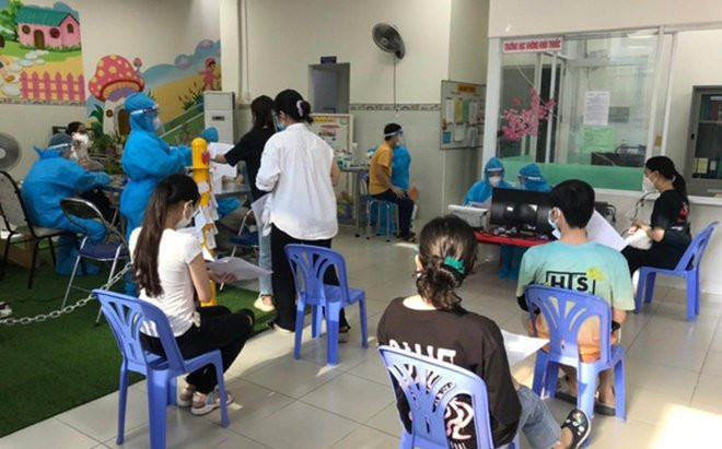 Toàn bộ sinh viên ở ký túc xá ĐH Bách khoa TP.HCM được tiêm vaccine Covid-19 Ảnh 2