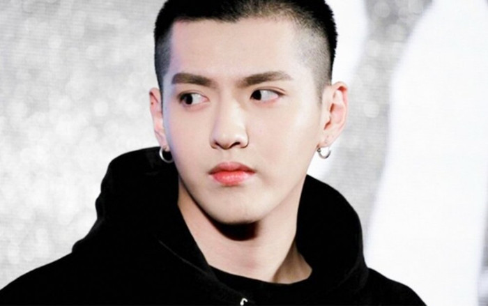 Ngô Diệc Phàm vào tù nửa tháng, bạn thân của nam diễn viên lộ ảnh lái siêu xe 35 tỷ đi 'tuyển phi' Ảnh 2